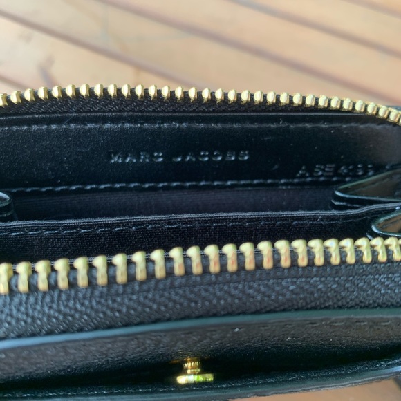 Marc Jacobs Empire Leather Zip Wallet - Picture 7 of 7